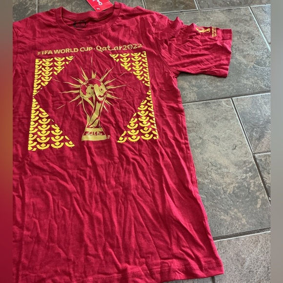 🔥3/$42 with FREE SHIPPING🔥 FIFA World Cup Qatar 2022 Red T-Shirt - Picture 3 of 3